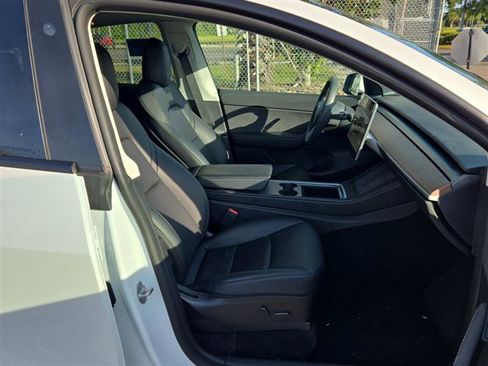 Used 2022 Tesla Model Y Performance image 3