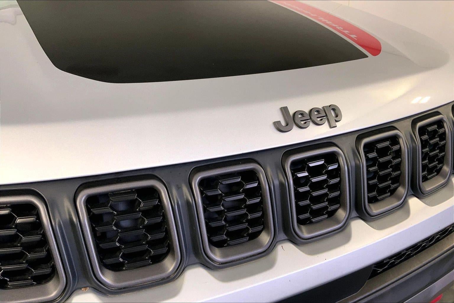 Used 2025 Jeep Compass Trailhawk w/ Trailer Tow Group AWD/4WD image 28