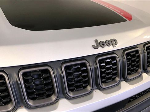 Used 2025 Jeep Compass Trailhawk w/ Trailer Tow Group AWD/4WD image 28