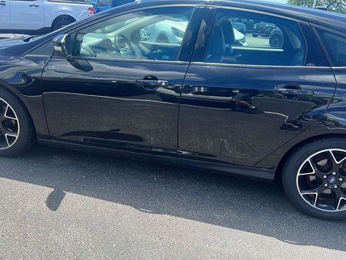 Used 2014 Ford Focus SE w/ Equipment Group 201A FWD image 9