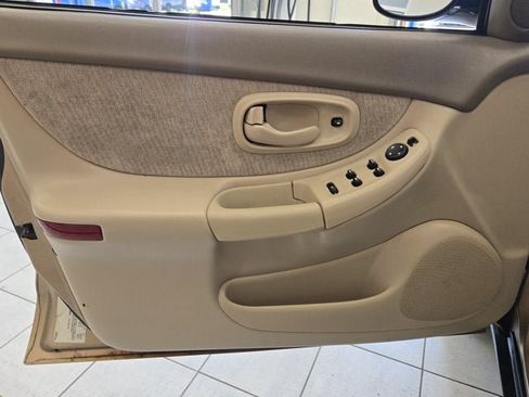 Used 1998 Oldsmobile Intrigue FWD image 13