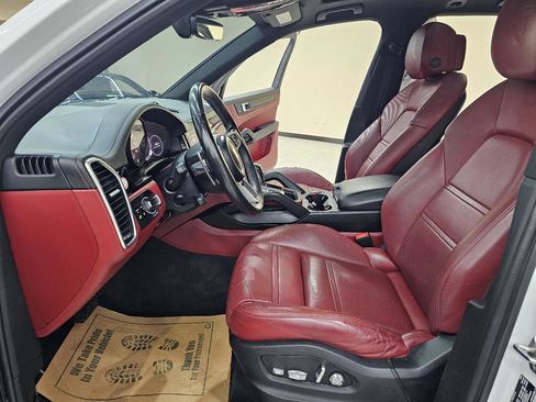 Used 2020 Porsche Cayenne E-Hybrid image 19