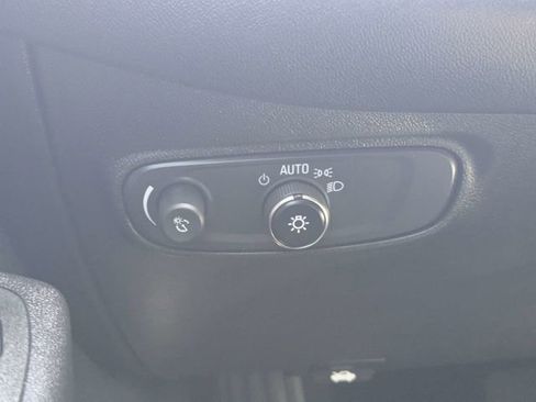 Used 2020 Chevrolet Equinox LS image 22