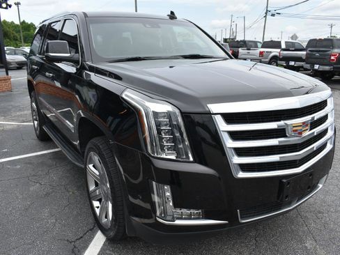 Used 2019 Cadillac Escalade Premium Luxury RWD image 4