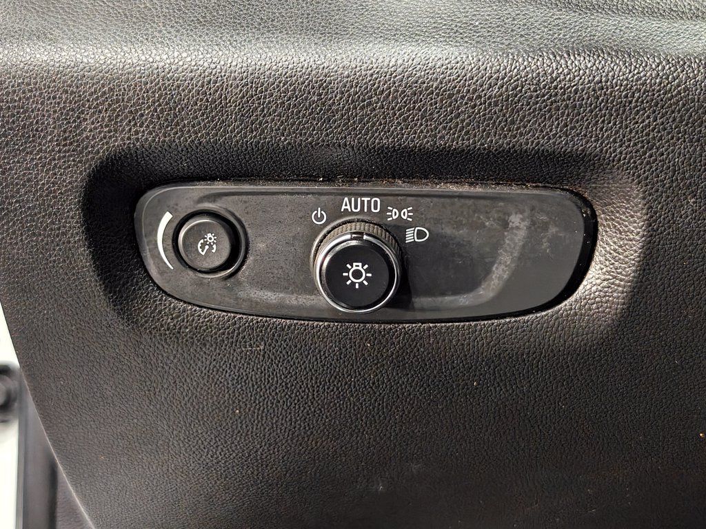 Used 2022 Chevrolet Traverse LT AWD/4WD image 51