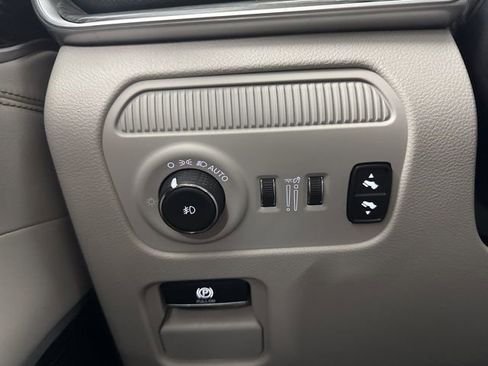 Used 2023 Jeep Wagoneer L Series II image 46