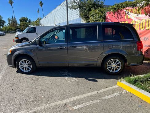 Used 2019 Dodge Grand Caravan SXT image 6