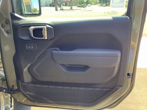 New 2025 Jeep Gladiator Sport image 38