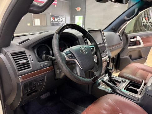 Used 2016 Toyota Land Cruiser AWD/4WD image 20