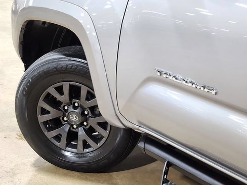 Used 2021 Toyota Tacoma SR5 RWD image 23