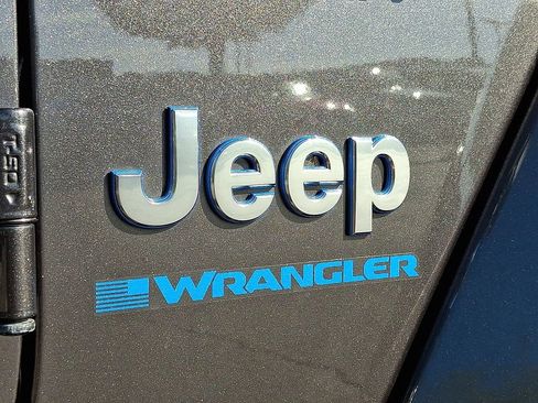 Used 2024 Jeep Wrangler Unlimited Sahara AWD/4WD image 29