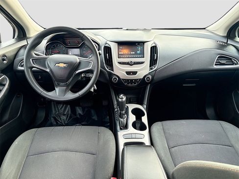 Used 2018 Chevrolet Cruze LS image 20