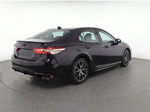 Used 2023 Toyota Camry SE AWD/4WD image 5