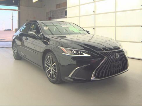 Used 2023 Lexus ES 350 w/ Premium Package image 4