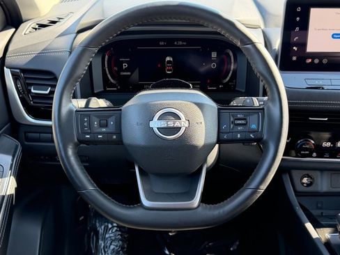 Used 2025 Nissan Rogue SL w/ Tech Package FWD image 31