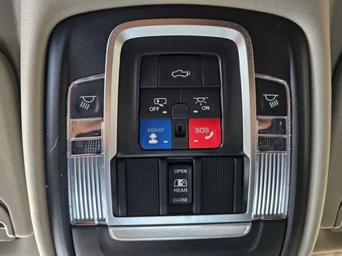 Used 2022 RAM 1500 Laramie AWD/4WD image 33