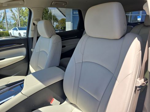 Used 2022 Buick Enclave Essence w/ Sport Touring Edition image 12