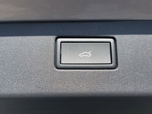 New 2026 Volkswagen Tiguan SE FWD image 33