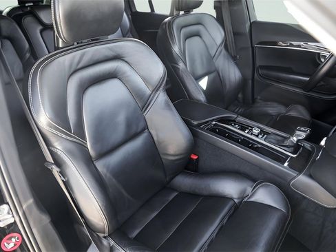 Used 2017 Volvo XC90 T6 Momentum w/ Vision Package image 34
