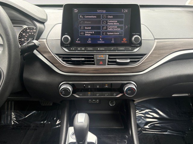 Used 2024 Nissan Altima 2.5 SV FWD image 6