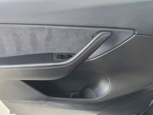 Used 2021 Tesla Model Y Performance image 24