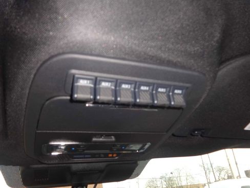 Used 2025 Ford F350 Platinum w/ FX4 Off-Road Package image 31