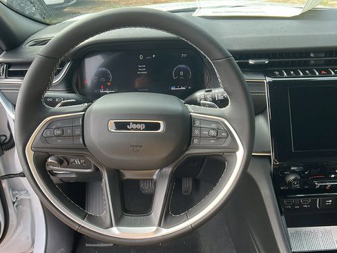 New 2025 Jeep Grand Cherokee L Altitude image 25