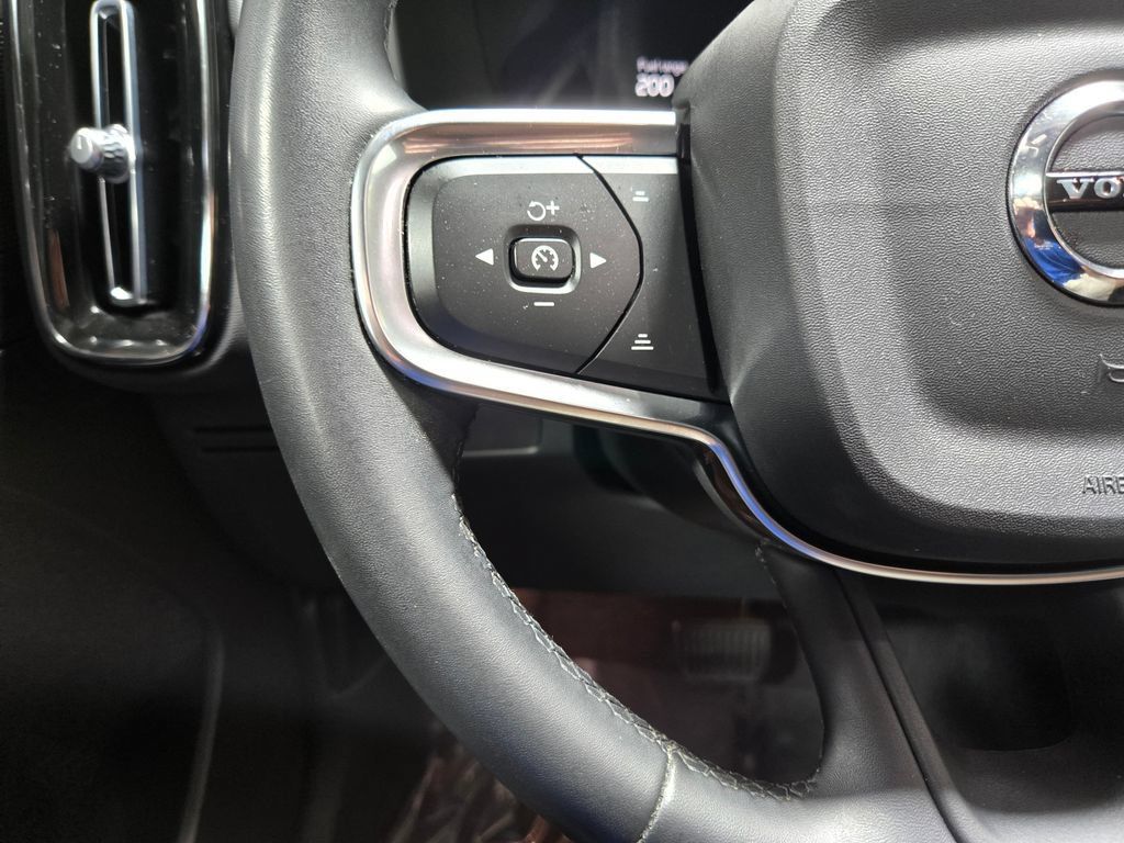 Used 2023 Volvo XC40 B5 Core w/ Climate Package AWD/4WD image 14