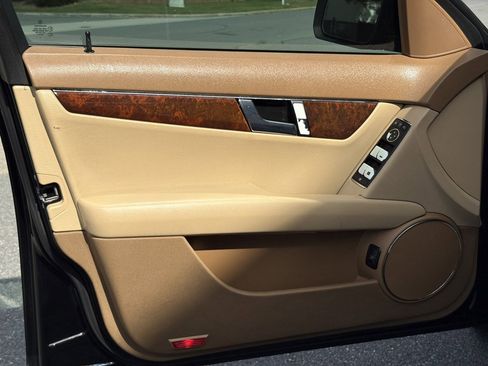 Used 2008 Mercedes-Benz C 300 Luxury w/ P1 Pkg image 11