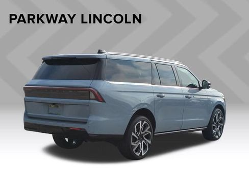 Used 2026 Lincoln Navigator L Reserve AWD/4WD image 5
