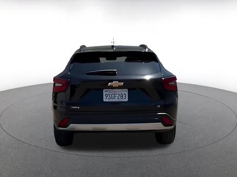 Used 2025 Chevrolet Trax LT w/ LT Convenience Package FWD image 11