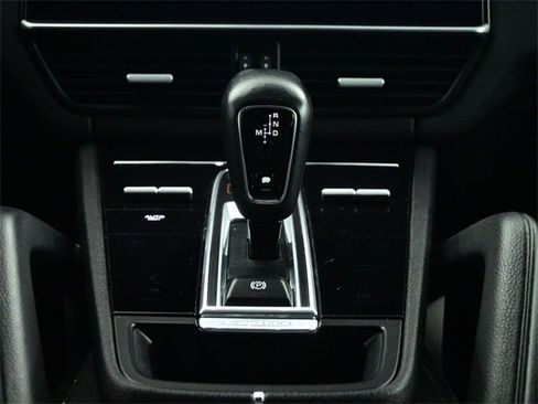 Used 2020 Porsche Cayenne S image 14