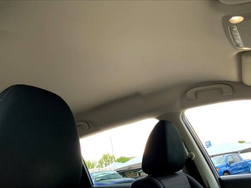 Used 2020 Nissan Rogue SV image 14