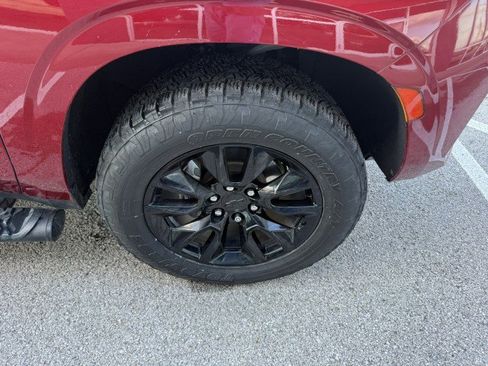 Used 2023 Chevrolet Suburban Z71 image 16