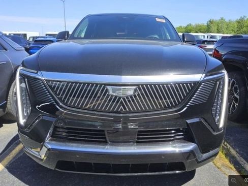 Used 2025 Cadillac Escalade IQ Luxury 2 w/ LPO, Premium Carpet Package AWD/4WD image 2