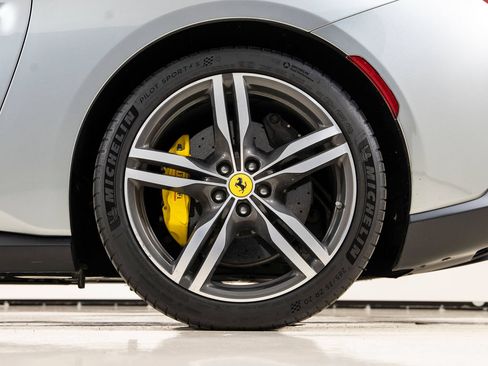 Certified 2019 Ferrari Portofino RWD image 21