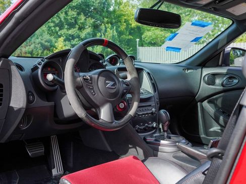 Used 2017 Nissan 370Z NISMO RWD image 12