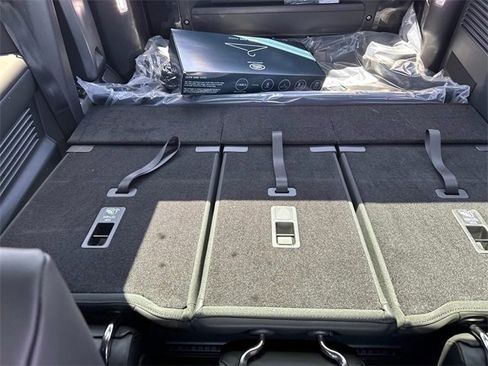 New 2025 Land Rover Defender 130 X-Dynamic SE image 13