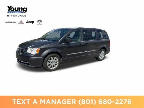 Used 2016 Chrysler Town & Country Touring FWD image 1