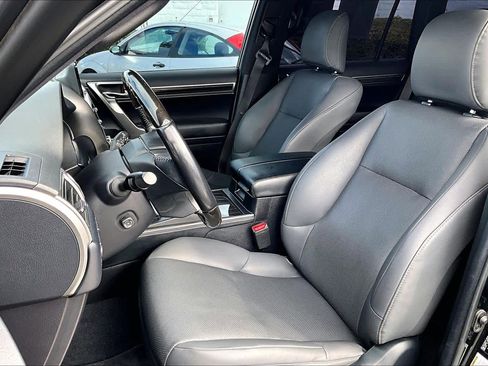 Used 2023 Lexus GX 460 Premium image 8