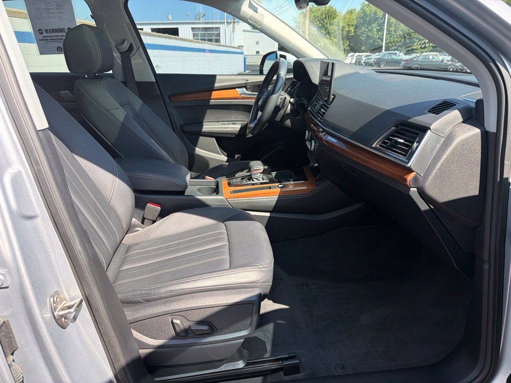 Used 2023 Audi Q5 2.0T Premium Plus w/ Premium Plus Package AWD/4WD image 25