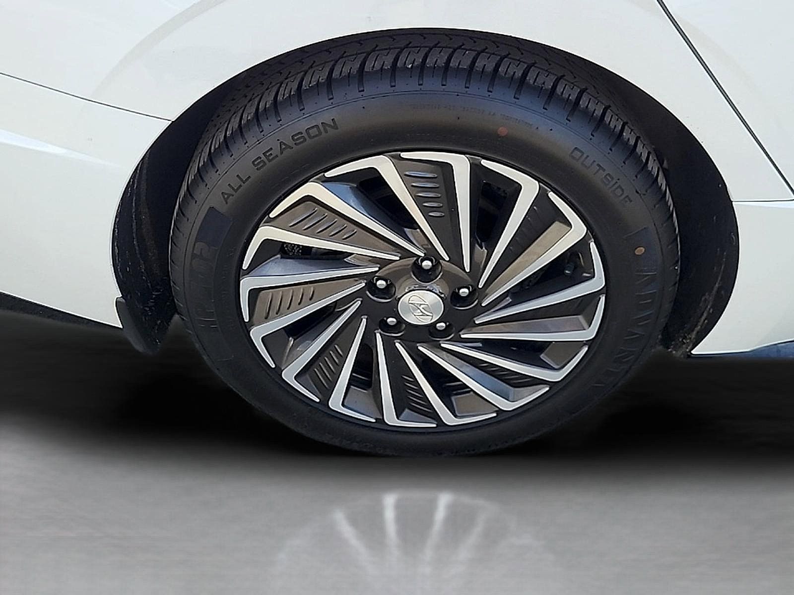 Used 2023 Hyundai Sonata Limited FWD image 9