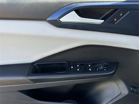 Used 2022 Volkswagen Taos SE image 23