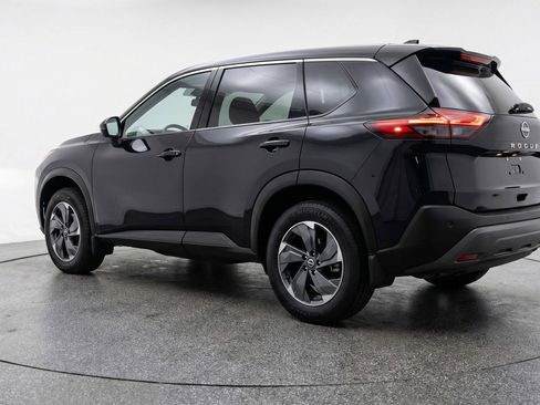 Used 2025 Nissan Rogue SV image 6