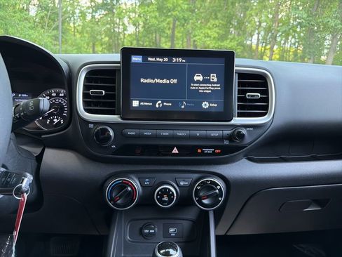 Used 2021 Hyundai Venue SE FWD image 22