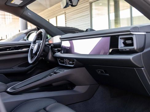 New 2025 Porsche Macan Electric image 95