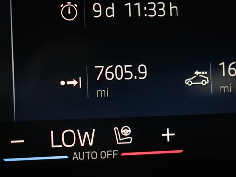 Used 2025 BMW X7 M60i w/ Climate Comfort Package image 21