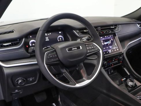 Used 2025 Jeep Grand Cherokee L Laredo w/ Luxury Tech Group I RWD image 20