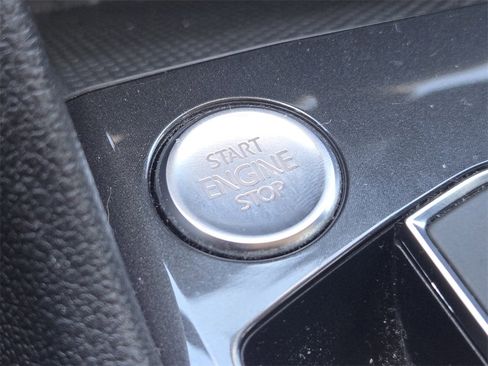 Used 2019 Volkswagen Tiguan SE image 22