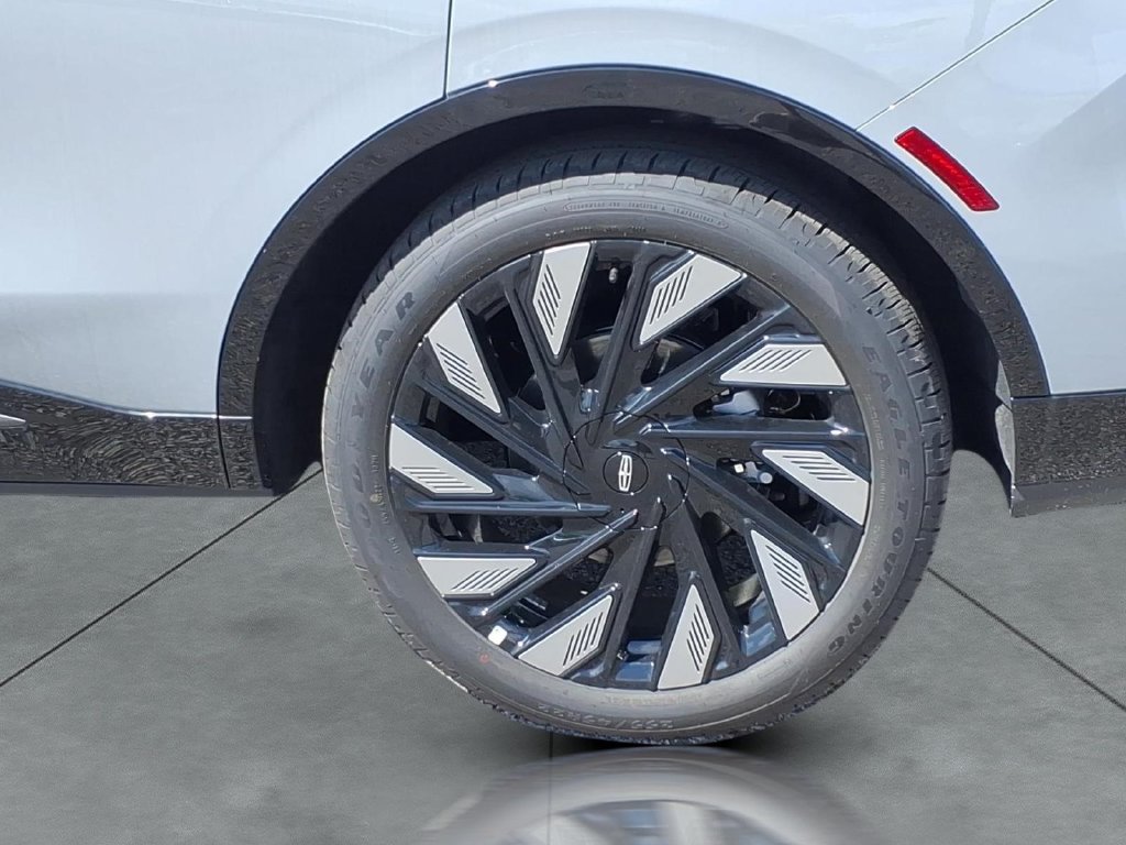 New 2026 Lincoln Nautilus Reserve w/ Jet Appearance Package AWD/4WD image 4